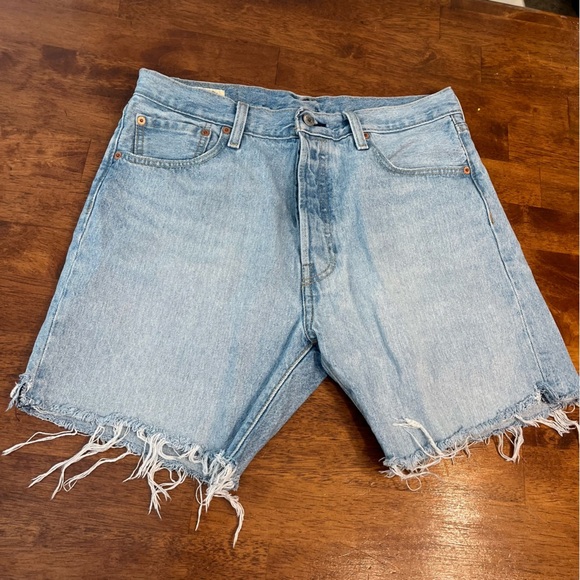 Vintage Levi’s cutoff Light Blue Distressed Denim Shorts 501 ‘93 size 34 7” - Picture 1 of 12